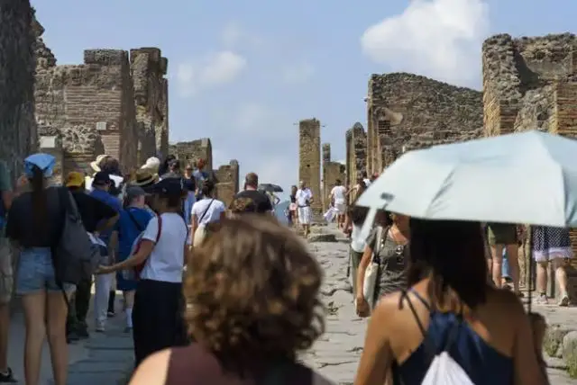 נאפולי הר געש וזוב - מסלול טיול עצמאי ברכב credit to getyourguide.com