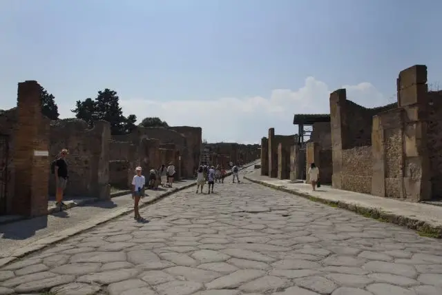 נאפולי הר געש וזוב איך מגיעים? credit to getyourguide.com