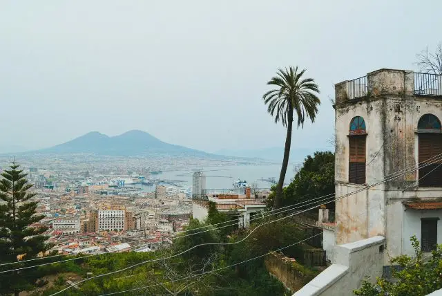 נאפולי בחורף - האם מומלץ לטוס? מה מיוחד בחורף מבחינת אתרי תיירות ואטרקציות? מה לגבי מזג אוויר?