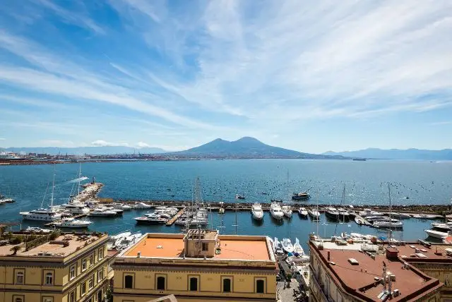 נאפולי זה דרום איטליה?