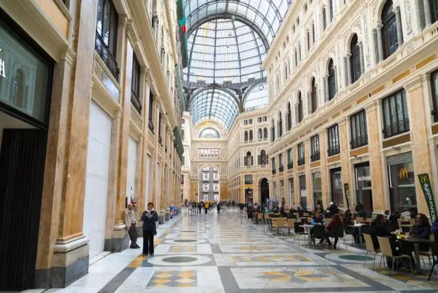 נאפולי טיול יום אחד מרומא - מדריך איך לתכנן, איך להגיע ולחזור ומה לראות credit to getyourguide.com