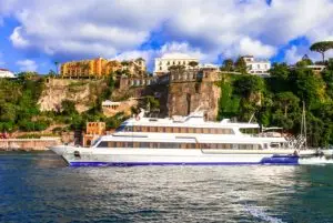 מעבורות (Aliscafi) להגעה אל קאפרי, פוזיטנו וסורנטו