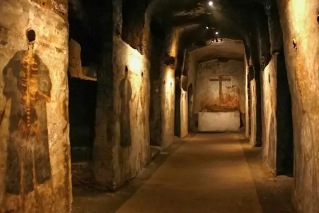 כרטיס כניסה למנהרות התחתית של נאפולי כולל סיור מודרך credit to headout.com