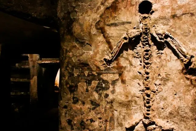 כרטיס כניסה למנהרות התחתית של נאפולי כולל סיור מודרך credit to headout.com