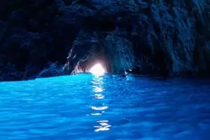 האי קאפרי (Capri Island) credit to getyourguide.com