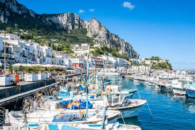 האי קאפרי (Capri Island) credit to getyourguide.com