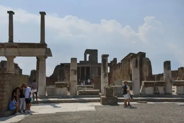 טיול מנאפולי לפומפיי והר הגעש וזוב credit to getyourguide.com