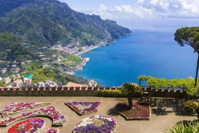 מנאפולי יום טיול מודרך לחוף אמלפי credit to getyourguide.com