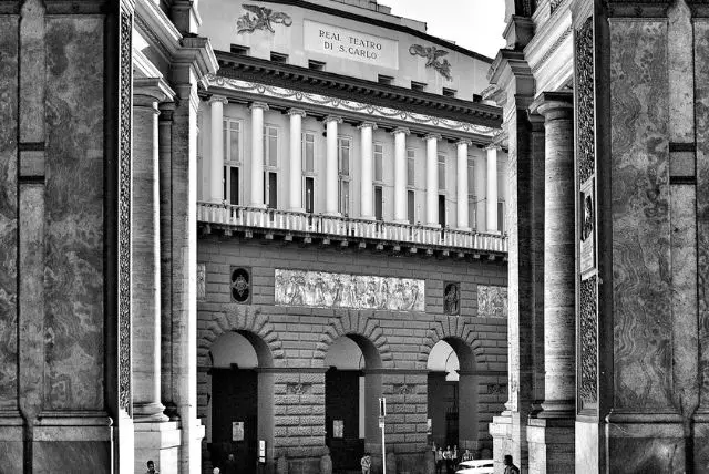 תיאטרון סן קרלו (Teatro di San Carlo)
