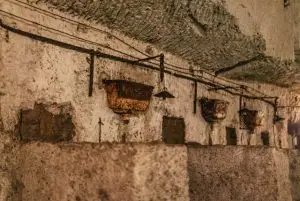 סיור מודרך במנהרת בורבון כולל כרטיסי כניסה credit to getyourguide.com