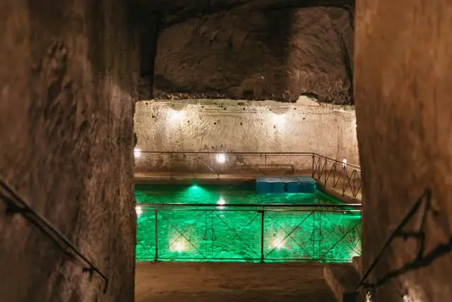 סיור מודרך במנהרת בורבון כולל כרטיסי כניסה credit to getyourguide.com