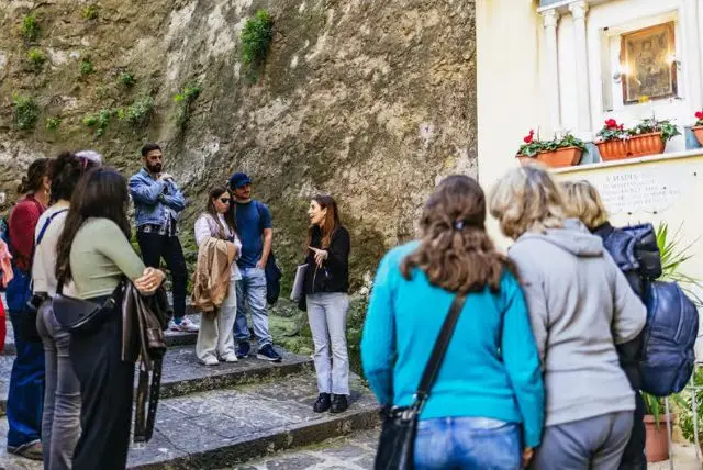 סיור פנורמי בנאפולי כולל רכבל פוניקולר credit to getyourguide.com