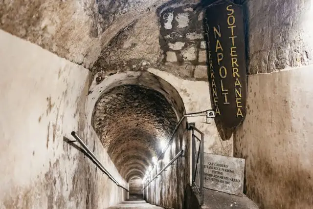 נאפולי התת קרקעית כל מה שחשוב לדעת credit to getyourguide.com