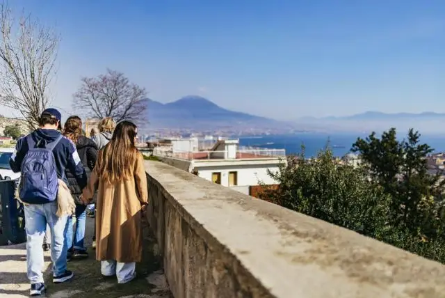 סיור פנורמי בנאפולי כולל רכבל פוניקולר credit to getyourguide.com