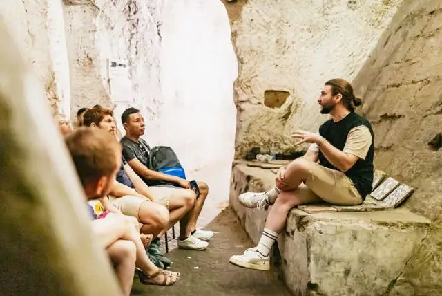 סיור ברובע הספרדי של נאפולי כולל בתחתית credit to getyourguide.com