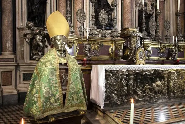 מוזיאון לאומנות בנאפולי בסגנון אדריכלות הרנסאנס (Filangieri Museum) credit to getyourguide.com