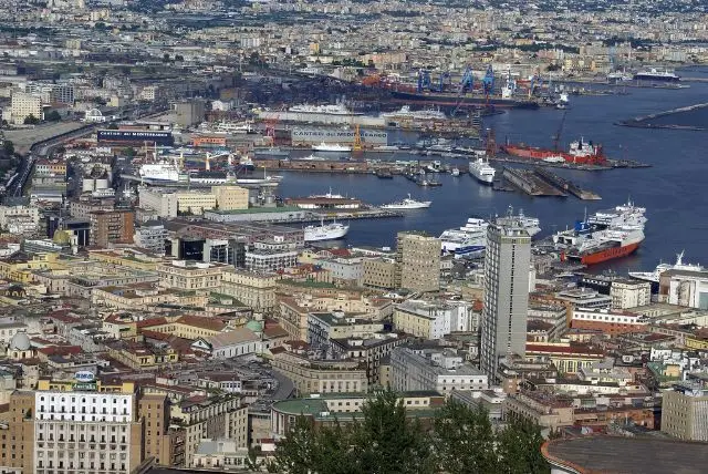 נאפולי מה עושים חוץ מאוכל? רשימת אטרקציות ואתרי תיירות