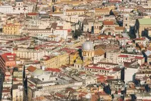 ויה טולדו בנאפולי (Via Toledo)