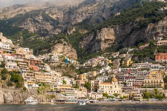 נאפולי מה עושים חוץ מאוכל? רשימת אטרקציות ואתרי תיירות