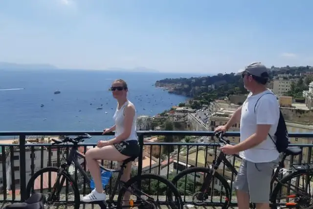 סיור אופניים בנאפולי credit to getyourguide.com