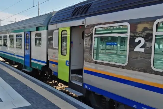 תחבורה ציבורית בנאפולי - הכל על אוטובוסים, רכבות, מטרו, חשמלית ומוניות credit to getyourguide.com