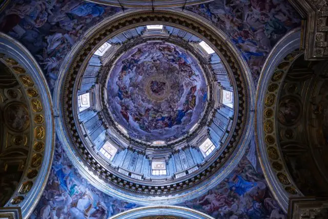 הקפלות המלכותיות ואוצר סנט ג'נארו בנאפולי