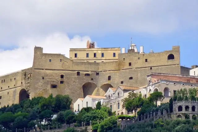 vaטירת קסטל סנט אטירת קסטל סנט אלמו (Castel Sant'Elmo) בנאפולי - המצודה הכי יפה credit to getyourguide.comלמו (Castel Sant'Elmo) בנאפולי - המצודה הכי יפה credit to getyourguide.com