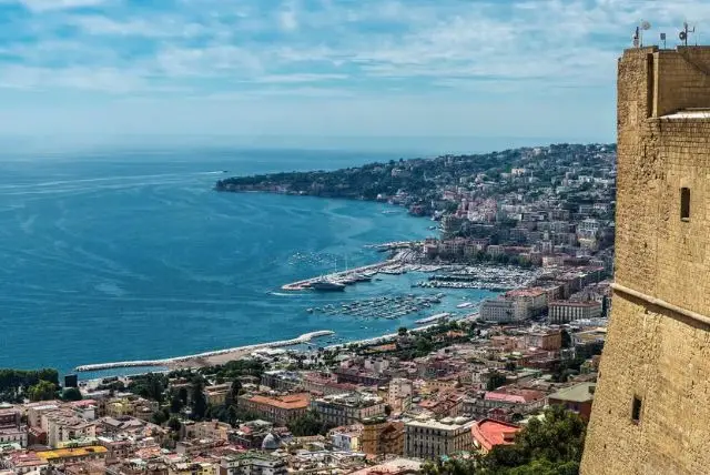 טירת קסטל סנט אלמו (Castel Sant'Elmo) בנאפולי - המצודה הכי יפה credit to getyourguide.com