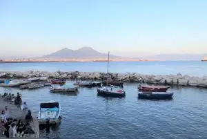 טיילת לונגומארה - Lungomare בנאפולי credit to getyourguide.com