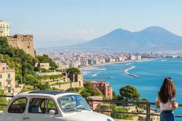 הגעה למצודת סנט'אלמו בשכונת וומרו (Vomero) על ידי פוניקולר credit to getyourguide.com