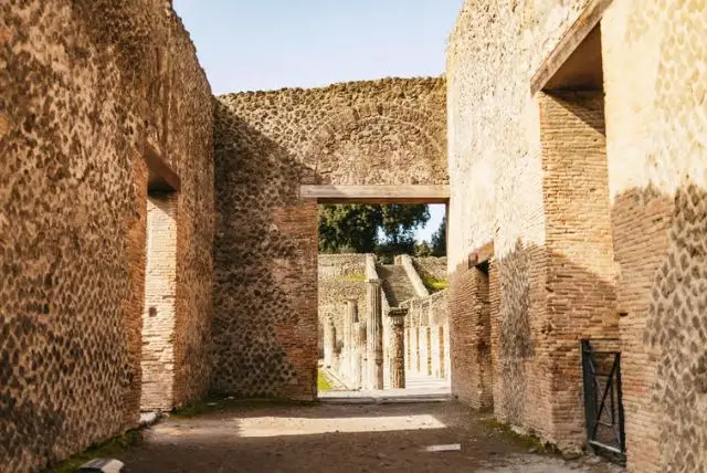 חורבות פומפיי (Pompeii Ruins) credit to getyourguide.com