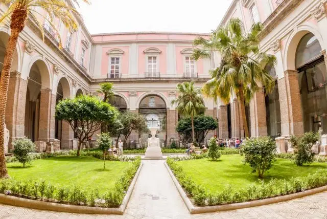 המוזיאון הארכיאולוגי של נאפולי (National Archaeological Museum) credit to getyourguide.com