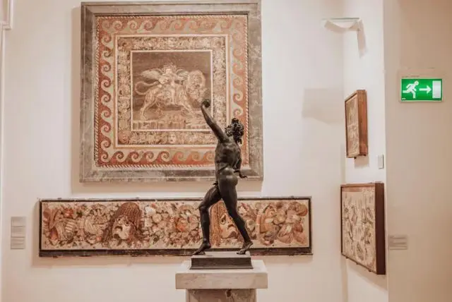 המוזיאון הארכיאולוגי של נאפולי (National Archaeological Museum) credit to getyourguide.com
