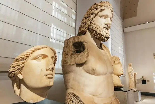 המוזיאון הארכיאולוגי של נאפולי (National Archaeological Museum) credit to getyourguide.com