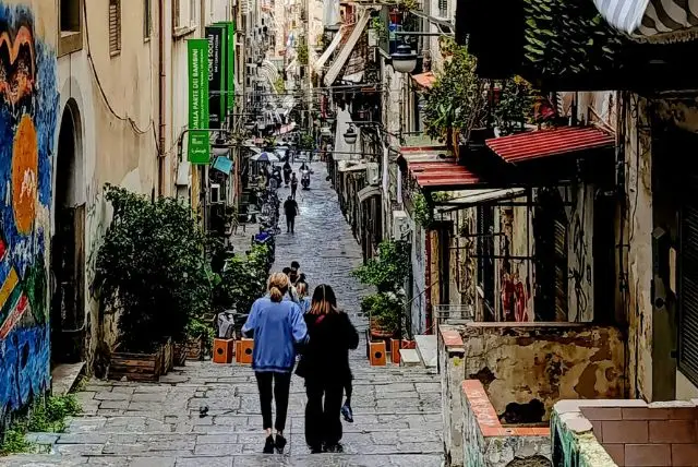 בחורף - נאפולי בחורף: האם כדאי לטייל, מה מזג האוויר ומה עושים בעיר