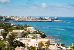 איסקיה (Ischia) - האי התרמי ליד נאפולי (אי המעיינות החמים והמרחצאות התרמיים)