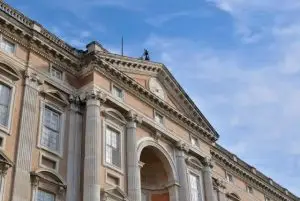 מנאפולי אל ארמון קזרטה (Caserta Royal Palace) credit to getyourguide.com