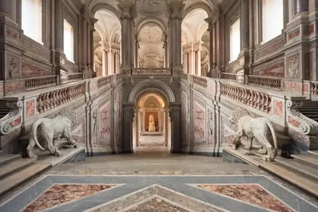 מנאפולי אל ארמון קזרטה (Caserta Royal Palace) credit to getyourguide.com