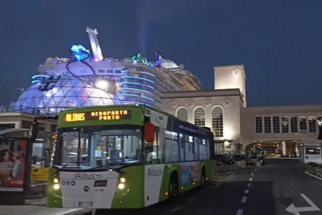 אוטובוס משדה התעופה של נאפולי לתחנת הרכבת המרכזית (הלוך / חזור) credit to getyourguide.com