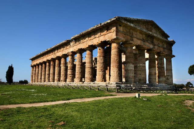 Paestum מנאפולי - מקדשים יווניים בדרום איטליה