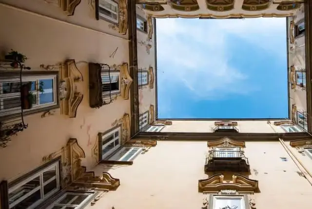 Palazzo Sanfelice בנאפולי – אחד המבנים היפים והמיוחדים ברובע סניטה